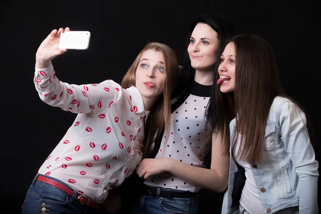Social Media Girls Forum